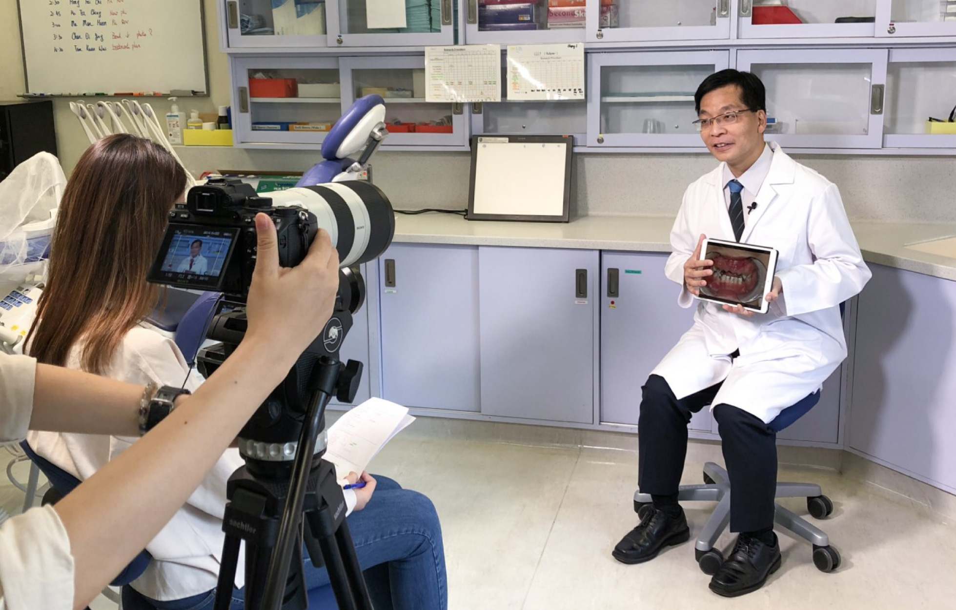 Professor CH Chu explained to media the importance of deciduous teeth